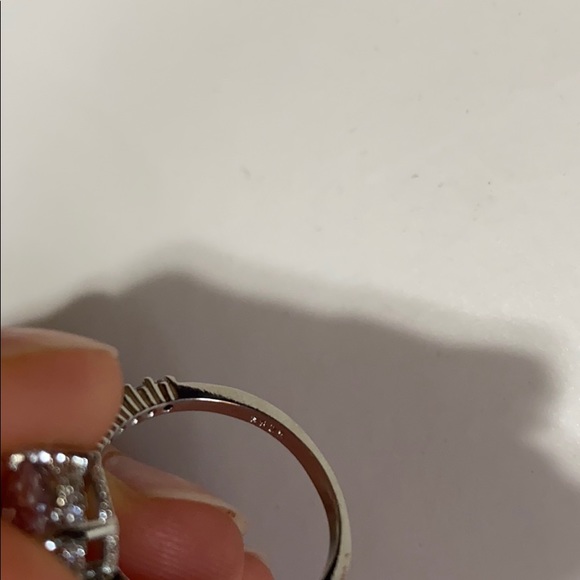 Gorgeous 925 Silver Oval Cut White Sapphire Ring - Picture 4 of 6